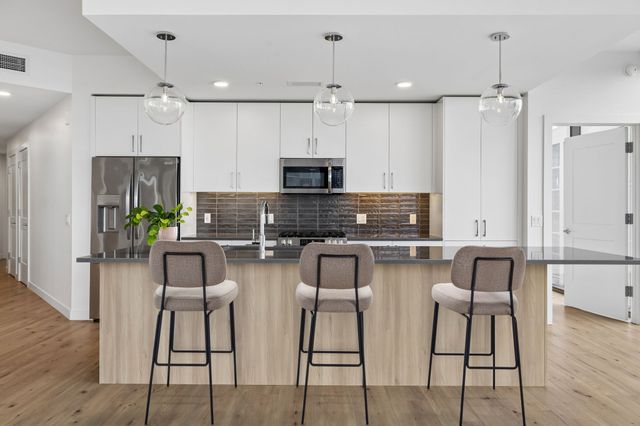 1212 Demonbreun St Apt 815, Nashville, TN 37203