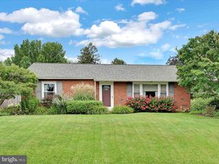 415 REDWOOD DR, Lancaster, PA 17603