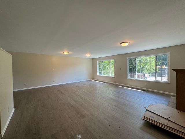 236 S 150 E, Valparaiso, IN 46383