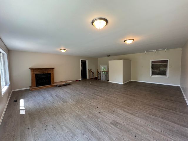 236 S 150 E, Valparaiso, IN 46383