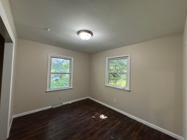 236 S 150 E, Valparaiso, IN 46383