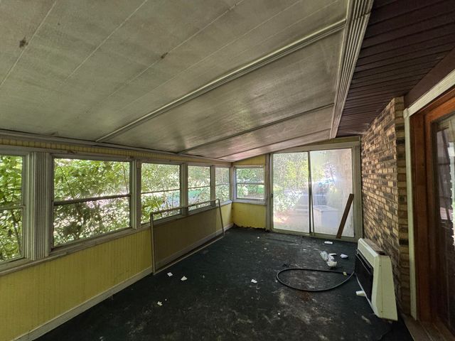 236 S 150 E, Valparaiso, IN 46383