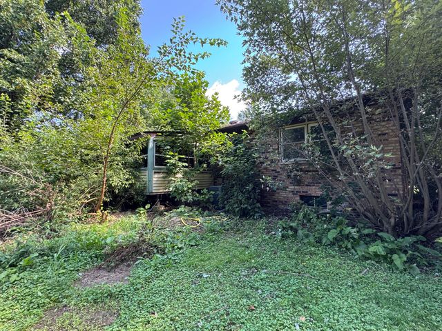 236 S 150 E, Valparaiso, IN 46383