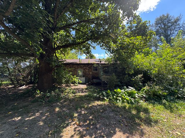 236 S 150 E, Valparaiso, IN 46383
