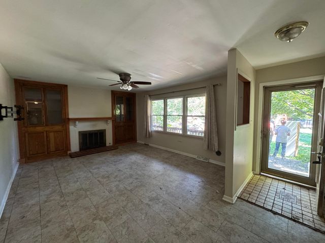 236 S 150 E, Valparaiso, IN 46383