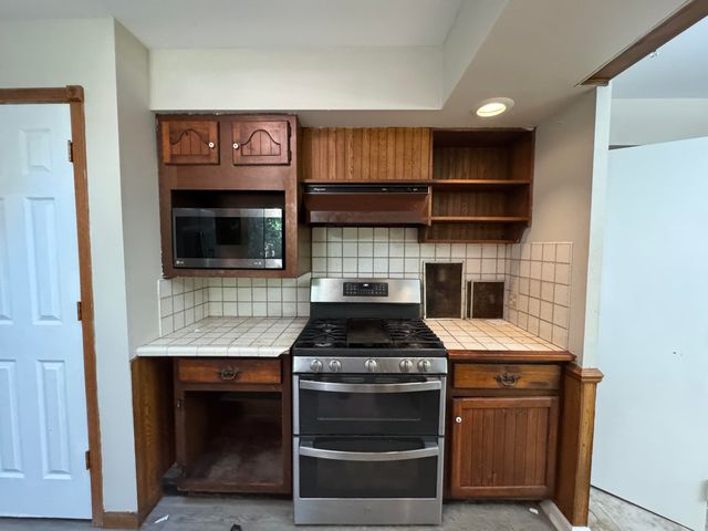 236 S 150 E, Valparaiso, IN 46383