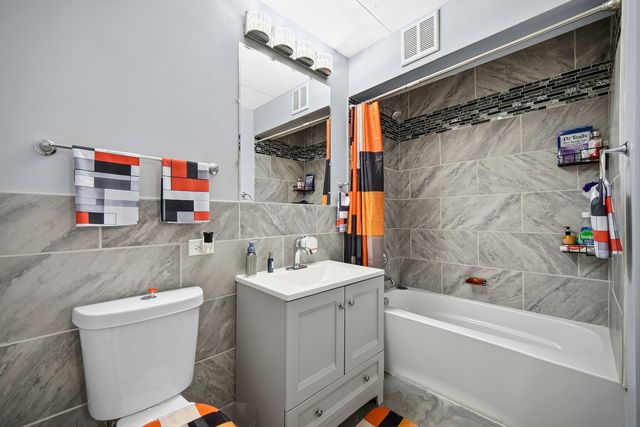 17006 Novak Drive T107, Hazel Crest, IL 60429