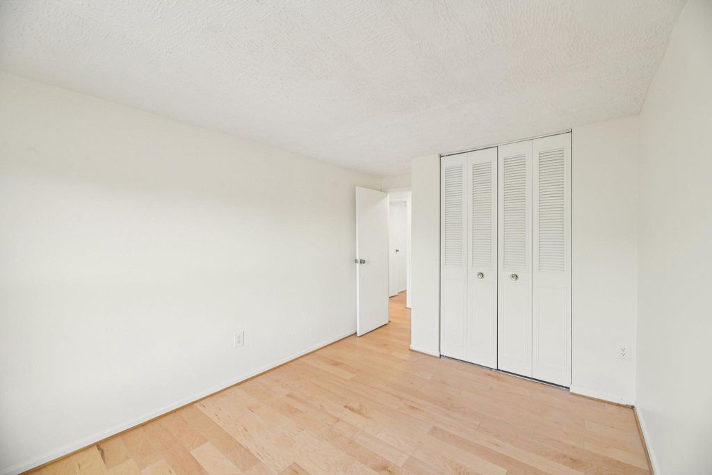 Image 10 of property listing at 418 LEGATO TER, Silver Spring, MD 20901