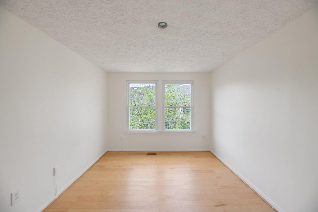 Image 11 of property listing at 418 LEGATO TER, Silver Spring, MD 20901