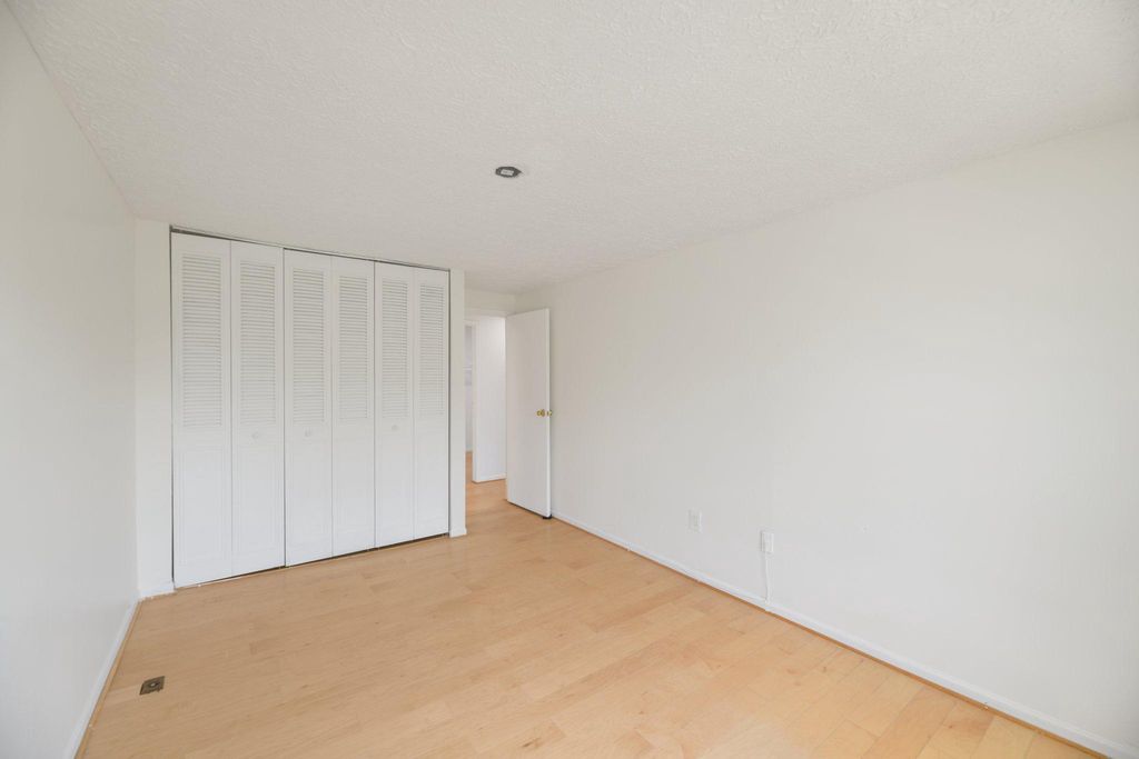 Image 12 of property listing at 418 LEGATO TER, Silver Spring, MD 20901