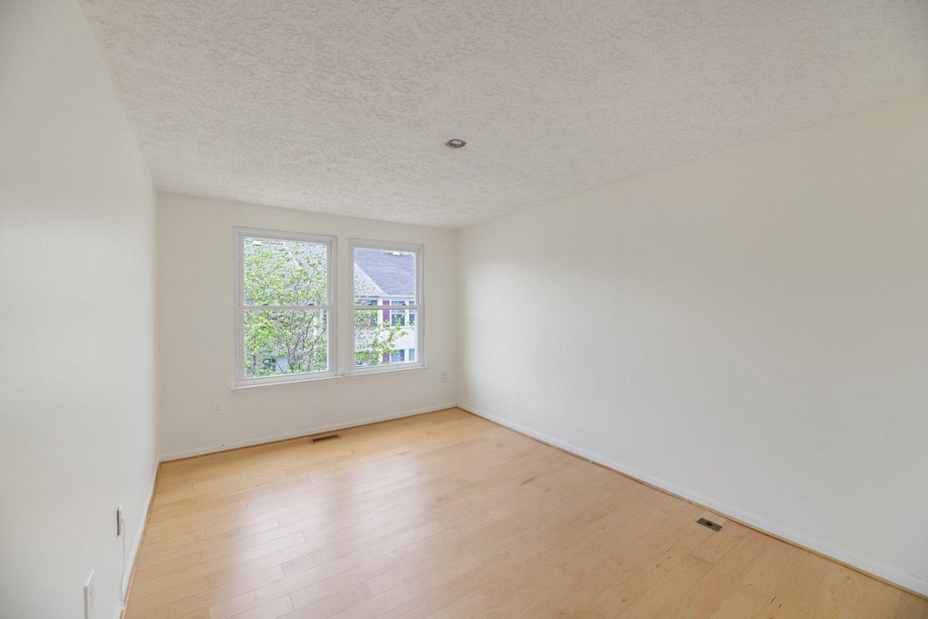 Image 15 of property listing at 418 LEGATO TER, Silver Spring, MD 20901