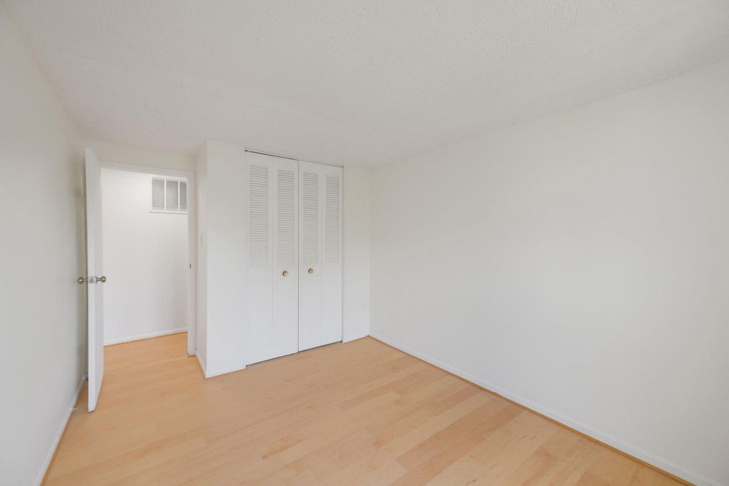 Image 16 of property listing at 418 LEGATO TER, Silver Spring, MD 20901