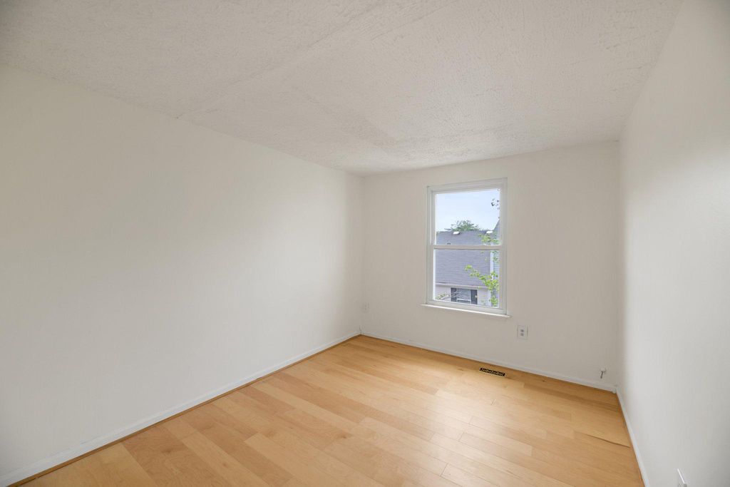 Image 17 of property listing at 418 LEGATO TER, Silver Spring, MD 20901