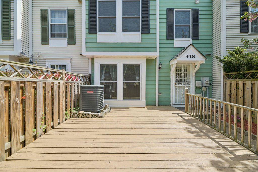 Image 22 of property listing at 418 LEGATO TER, Silver Spring, MD 20901