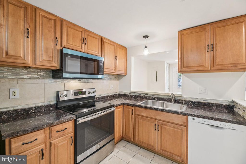 Image 5 of property listing at 418 LEGATO TER, Silver Spring, MD 20901