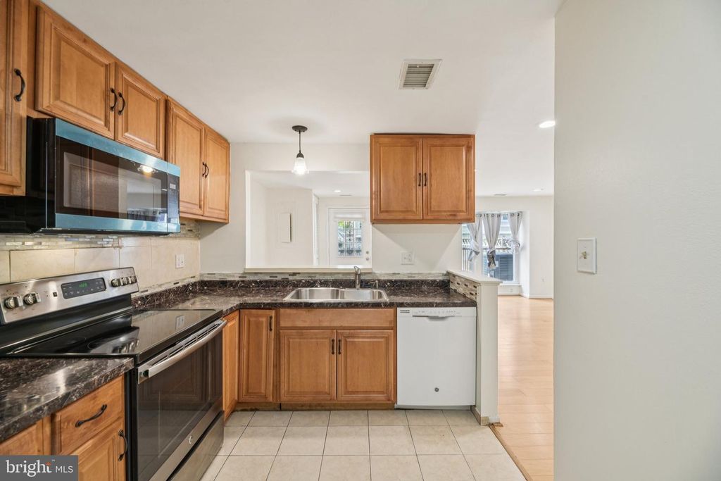 Image 6 of property listing at 418 LEGATO TER, Silver Spring, MD 20901