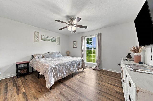 1809 Mosley Ferry Rd, Chapmansboro, TN 37035