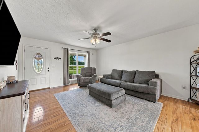 1809 Mosley Ferry Rd, Chapmansboro, TN 37035