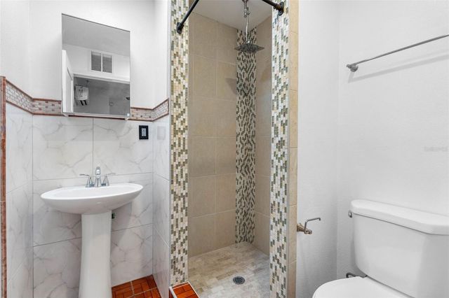 7223 N CLARK AVENUE, Tampa, FL 33614