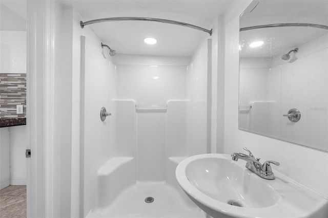 7223 N CLARK AVENUE, Tampa, FL 33614