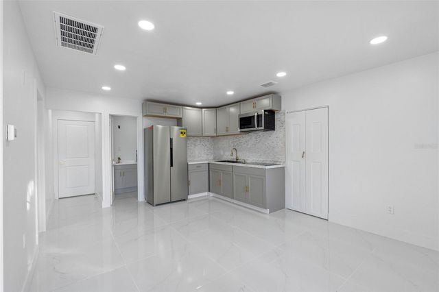 7223 N CLARK AVENUE, Tampa, FL 33614