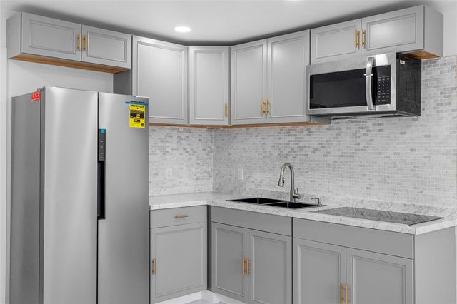 7223 N CLARK AVENUE, Tampa, FL 33614