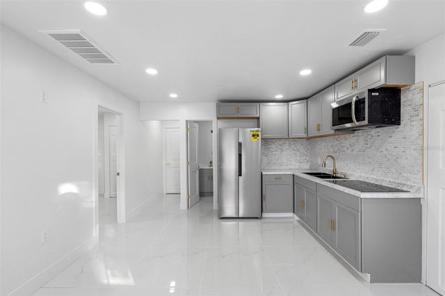 7223 N CLARK AVENUE, Tampa, FL 33614