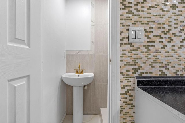 7223 N CLARK AVENUE, Tampa, FL 33614