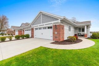2617 BAY HARBOR CIRCLE #4, Green Bay, WI 54304