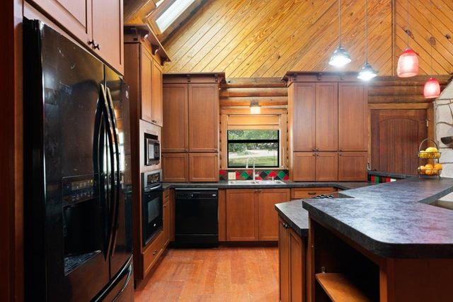 101 Catalina Court, Kerrville, TX 78028