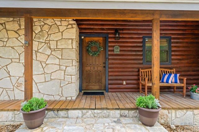 101 Catalina Court, Kerrville, TX 78028