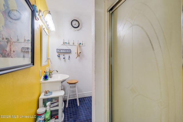 1602 E Railroad Street, Gulfport, MS 39501