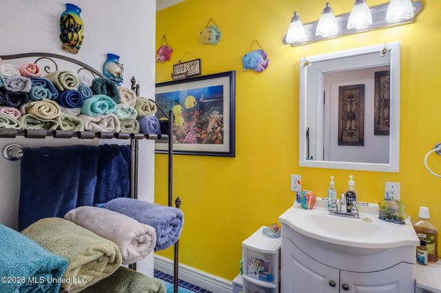 1602 E Railroad Street, Gulfport, MS 39501