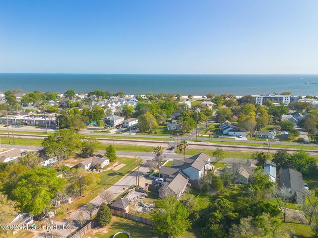 1602 E Railroad Street, Gulfport, MS 39501