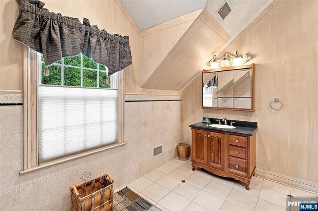 168 Birch Road, Franklin Lakes, NJ 07417