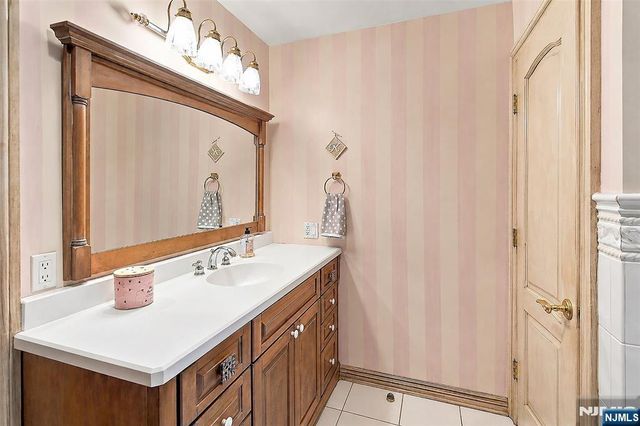 168 Birch Road, Franklin Lakes, NJ 07417