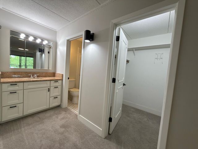 10501 Cedar Lake Road 511, Hopkins, MN 55305