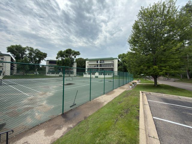 10501 Cedar Lake Road 511, Hopkins, MN 55305