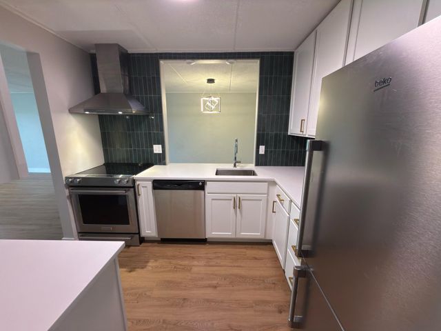 10501 Cedar Lake Road 511, Hopkins, MN 55305