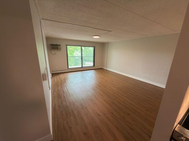 10501 Cedar Lake Road 511, Hopkins, MN 55305