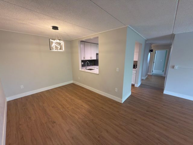 10501 Cedar Lake Road 511, Hopkins, MN 55305