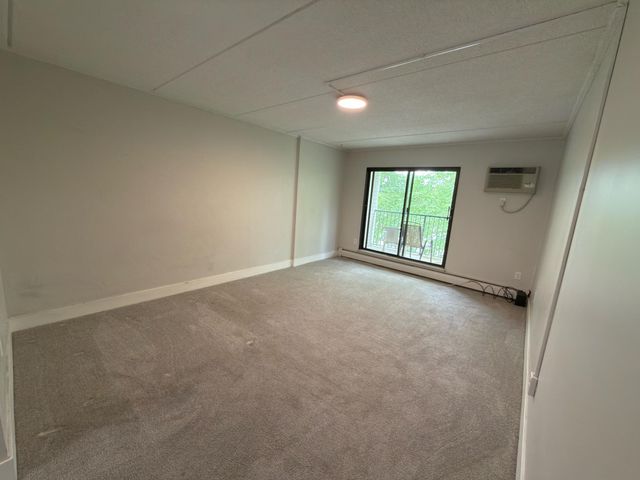 10501 Cedar Lake Road 511, Hopkins, MN 55305