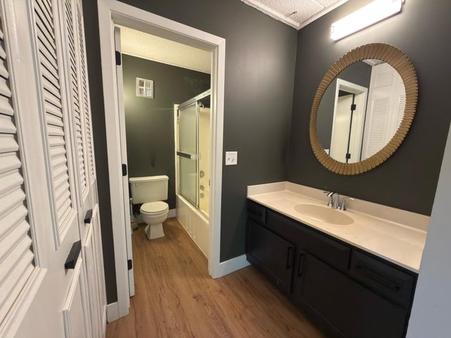 10501 Cedar Lake Road 511, Hopkins, MN 55305