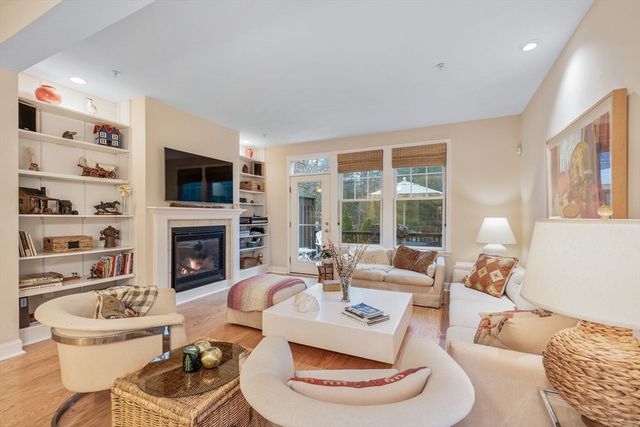 16 Grey Hawk Dr 16, Mashpee, MA 02649