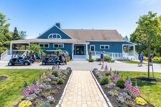 16 Grey Hawk Dr 16, Mashpee, MA 02649