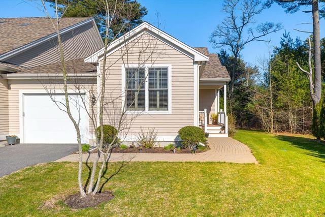 16 Grey Hawk Dr 16, Mashpee, MA 02649