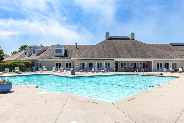 16 Grey Hawk Dr 16, Mashpee, MA 02649