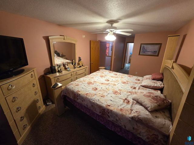 3333 W Ralph Rogers Rd, Sioux Falls, SD 57108