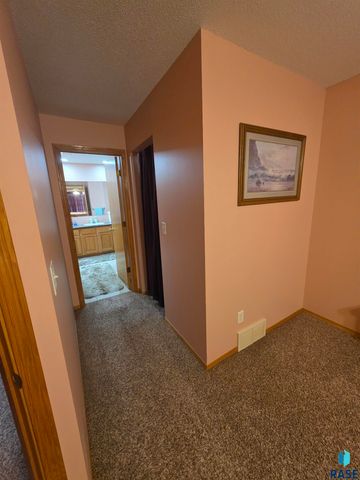 3333 W Ralph Rogers Rd, Sioux Falls, SD 57108