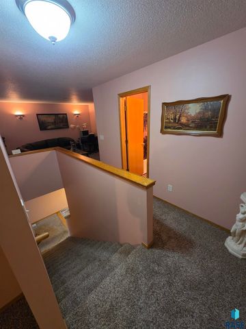 3333 W Ralph Rogers Rd, Sioux Falls, SD 57108